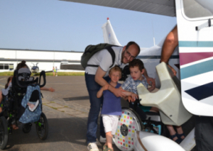 Image DES PERSONNES HANDICAPÉES SURVOLENT LA VALLÉE DE CHEVREUSE