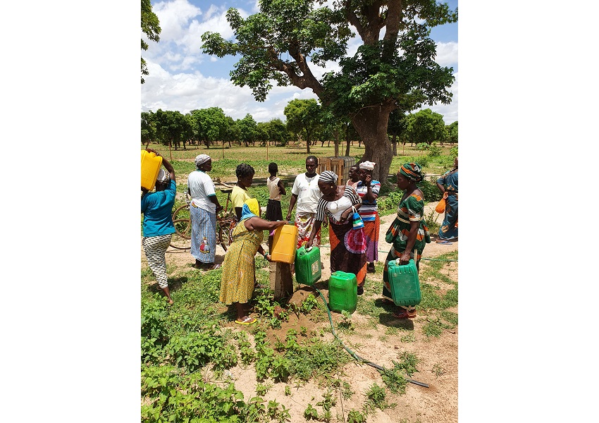 Image DE L’EAU POTABLE DANS UN VILLAGE BURKINABÉ