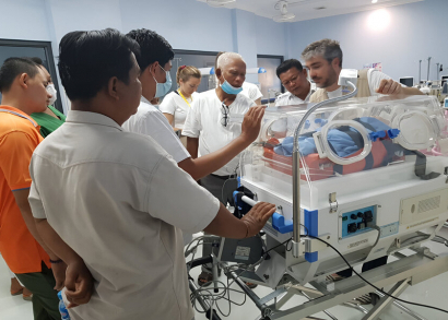 Image DES SOINS POUR NOUVEAU-NÉS AU CAMBODGE