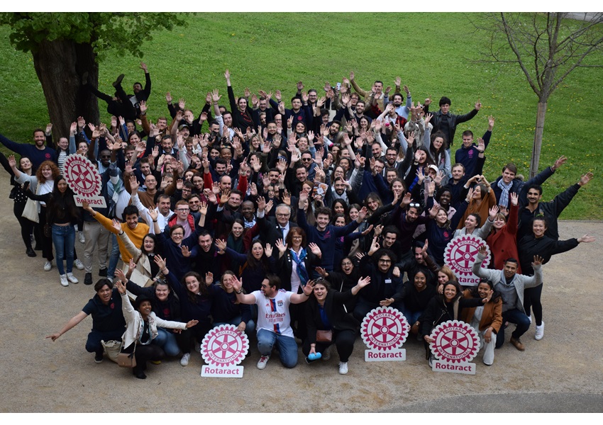 LA GOUVERNANCE DU ROTARACT, AUTONOME MAIS ASSOCIÉE AU ROTARY