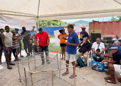 Image DES PÊCHEURS DE GUADELOUPE SORTENT DE LA NASSE