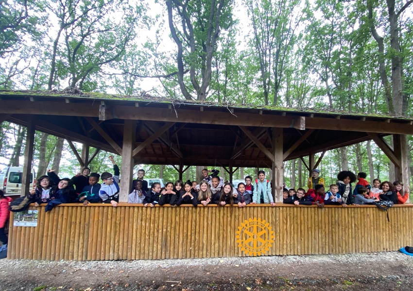 Image DES CLASSES EN FORÊT