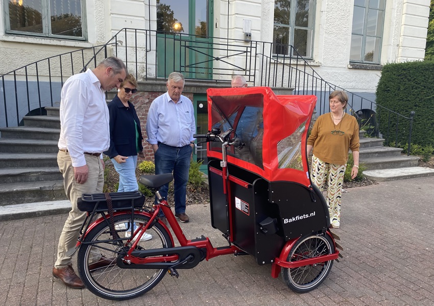 Image UN TRIPORTEUR FACILITE LES DÉPLACEMENTS D’ANCIENS