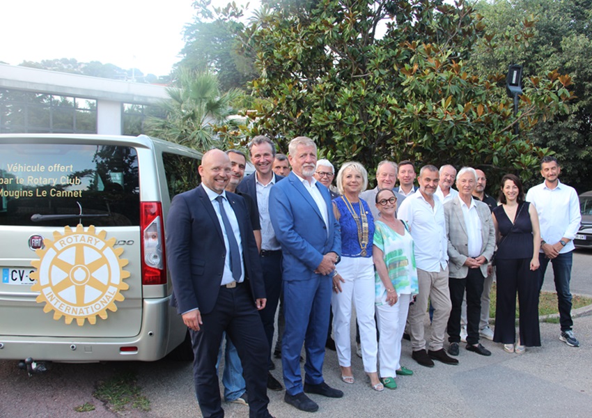 Image UN MINIBUS POUR UN ORPHELINAT