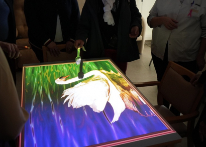 Image UNE TABLE INTERACTIVE POUR STIMULER LES SENS